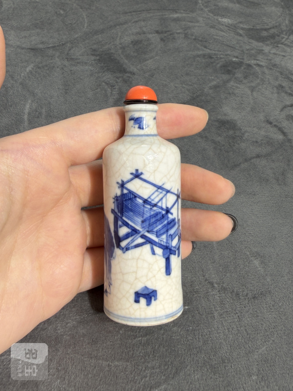 清乾隆青花浆胎三娘教子图鼻烟壶 - 图2